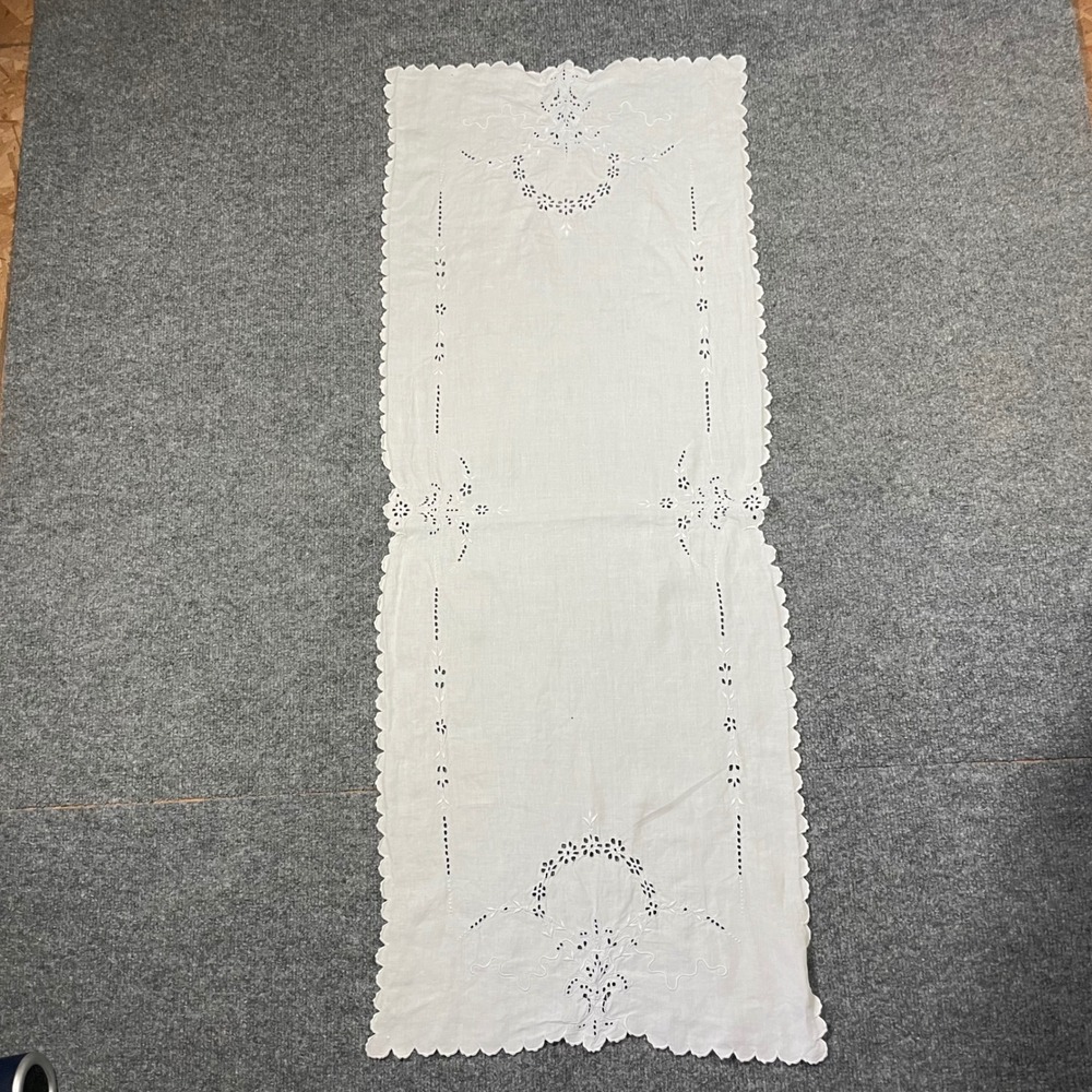 Antique Lace Table Runner Doily White Eyelet Floral Embroidered Scalloped Linen